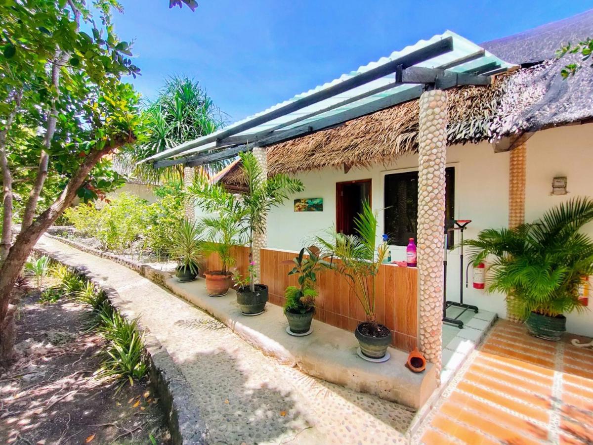 Moalboal T Breeze Coastal Resort Bagian luar foto