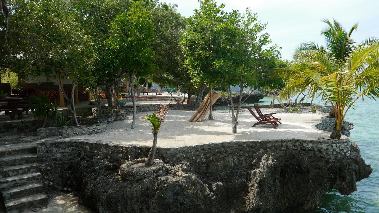 Moalboal T Breeze Coastal Resort Bagian luar foto