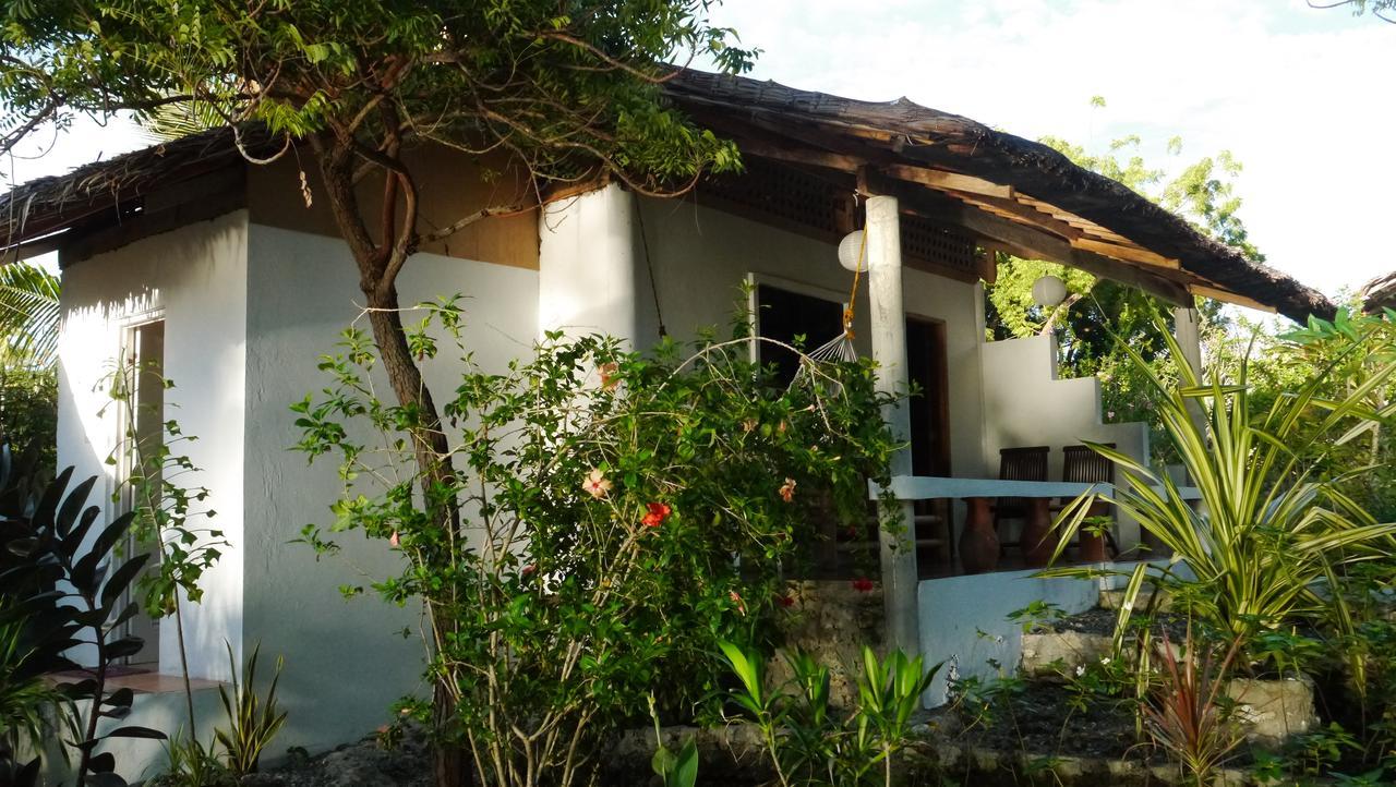 Moalboal T Breeze Coastal Resort Bagian luar foto