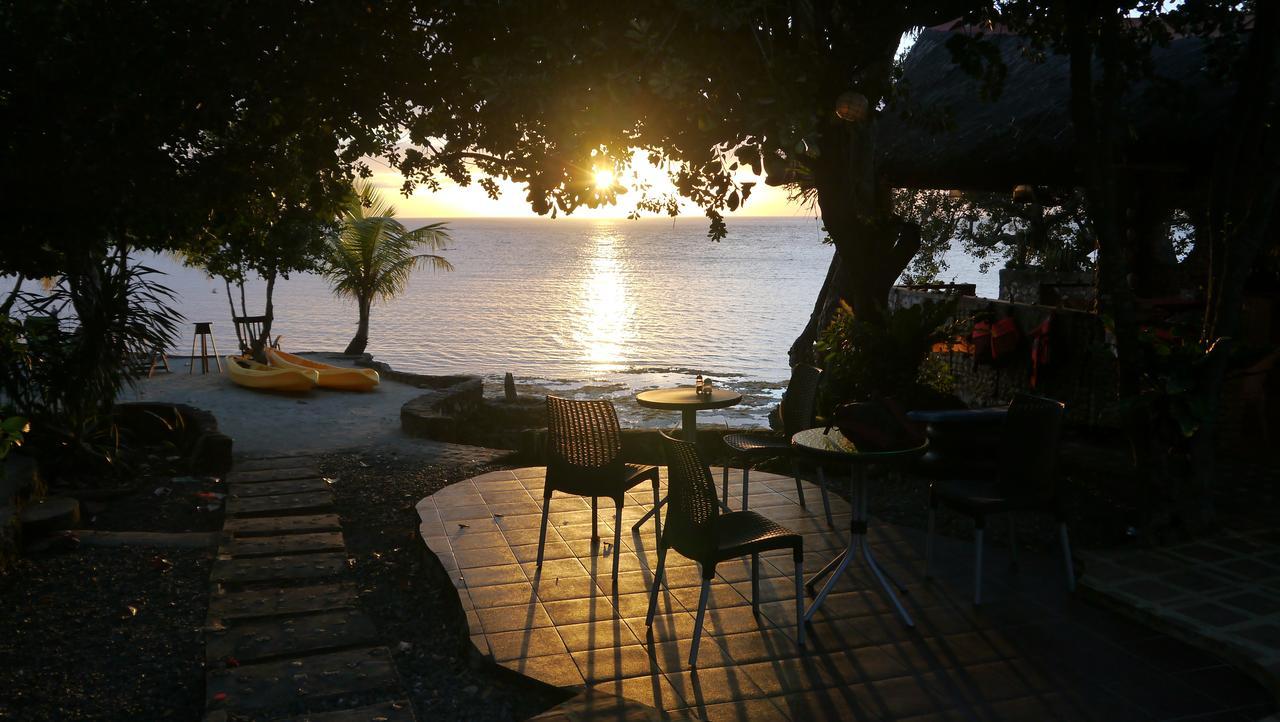 Moalboal T Breeze Coastal Resort Bagian luar foto