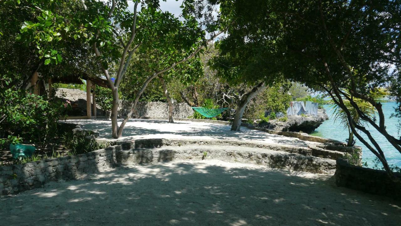 Moalboal T Breeze Coastal Resort Bagian luar foto